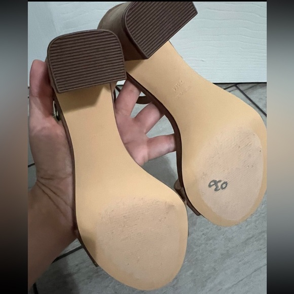 Nine West Abrah Faux Suede Tan Heel
Open Toe Ankle Strap Sandals Sz 7.5 NWOT - Picture 11 of 11